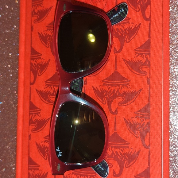 Ray-Ban Wayfarer Sunglasses - Picture 2 of 11